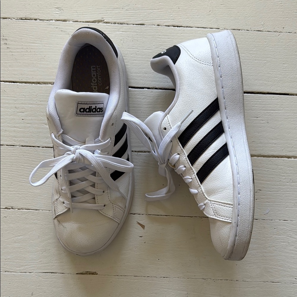 Adidas cloud foam  White and Black leather Sneakers